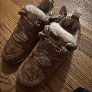 UGG size 4